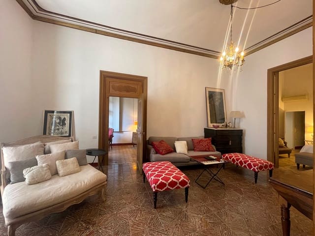 3 bedroom Apartment for rent in Cort, Palma de Mallorca - € 2,750 (Ref: 3542107)