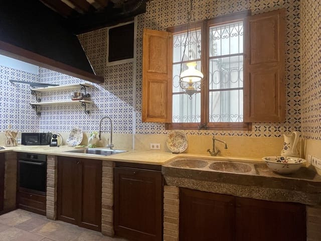 3 bedroom Apartment for rent in Cort, Palma de Mallorca - € 2,750 (Ref: 3542107)