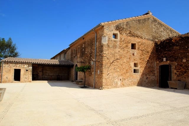 Villa/Maison de 5 chambres à louer à Llucmajor avec piscine garage - 5 400 € (Ref: 4074127)