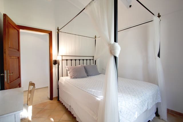 4 bedroom Villa for sale in Alcúdia with pool garage - € 2,495,000 (Ref: 4579219)