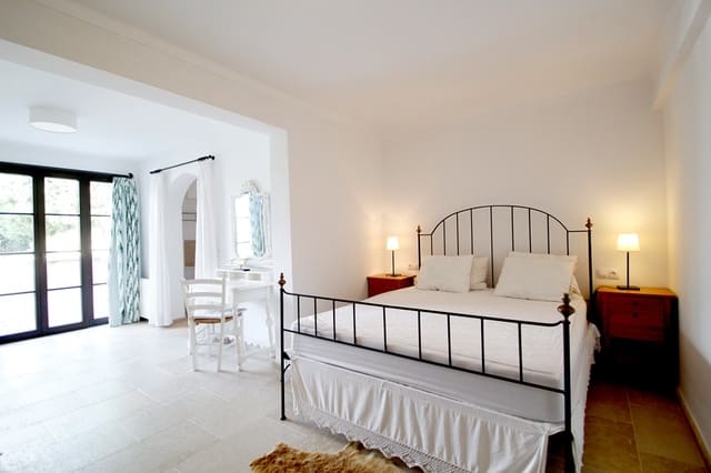 4 bedroom Villa for sale in Alcúdia with pool garage - € 2,495,000 (Ref: 4579219)