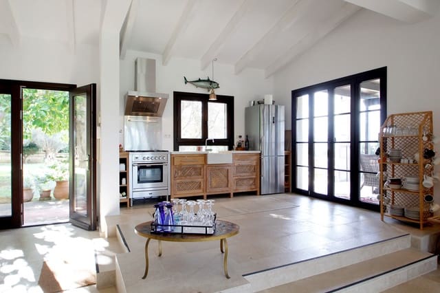 4 bedroom Villa for sale in Alcúdia with pool garage - € 2,495,000 (Ref: 4579219)