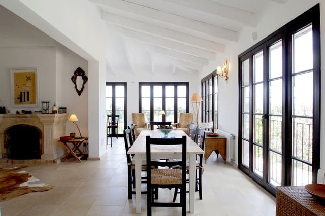 4 bedroom Villa for sale in Alcúdia with pool garage - € 2,495,000 (Ref: 4579219)