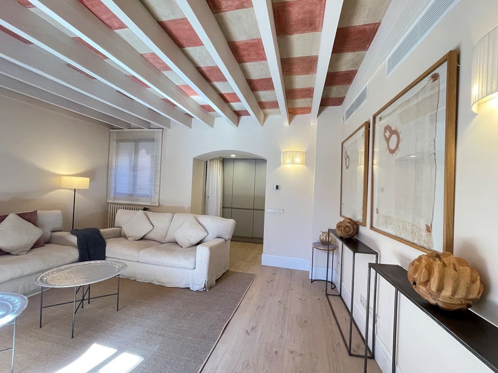 2 bedroom Apartment for rent in Palma de Mallorca with garage - € 3,000 (Ref: 5659872)