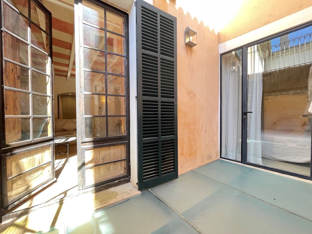 2 bedroom Apartment for rent in Palma de Mallorca with garage - € 3,000 (Ref: 5659872)