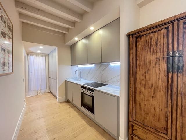 2 bedroom Apartment for rent in Cort, Palma de Mallorca with garage - € 3,000 (Ref: 5659872)