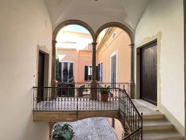 2 bedroom Apartment for rent in Cort, Palma de Mallorca with garage - € 3,000 (Ref: 5659872)