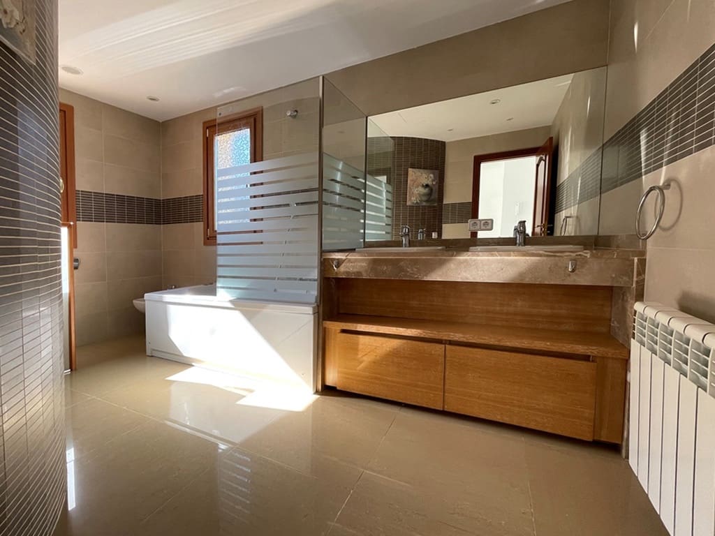 4 soverom Villa til salgs i Santa Ponsa med svømmebasseng garasje - € 2 800 000 (Ref: 7404388)