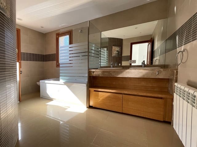 4 makuuhuone Huvila myytävänä paikassa Santa Ponsa, Calvià mukana uima-altaan 
autotalli - 2 800 000 € (Ref: 7404388)