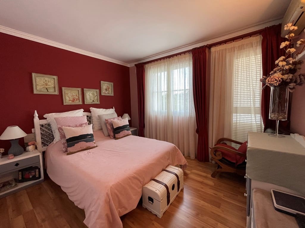 3 bedroom Apartment for sale in Santa Ponsa with garage - € 682,500 (Ref: 7446564)