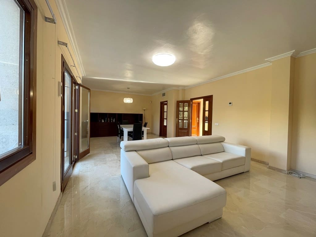 4 soveværelse Villa til salg i Cala Mayor med garage - € 1.055.000 (Ref: 7472307)