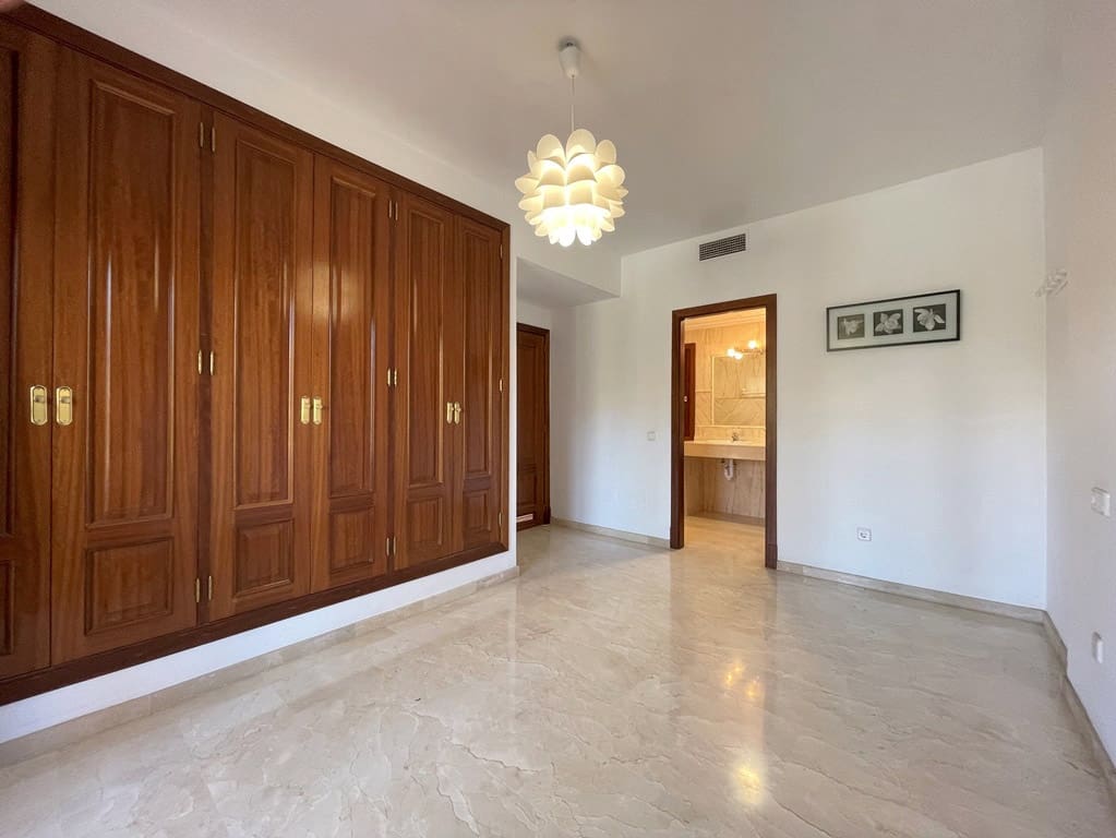 4 soveværelse Villa til salg i Cala Mayor med garage - € 1.055.000 (Ref: 7472307)