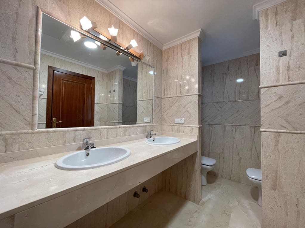 4 soveværelse Villa til salg i Cala Mayor med garage - € 1.055.000 (Ref: 7472307)