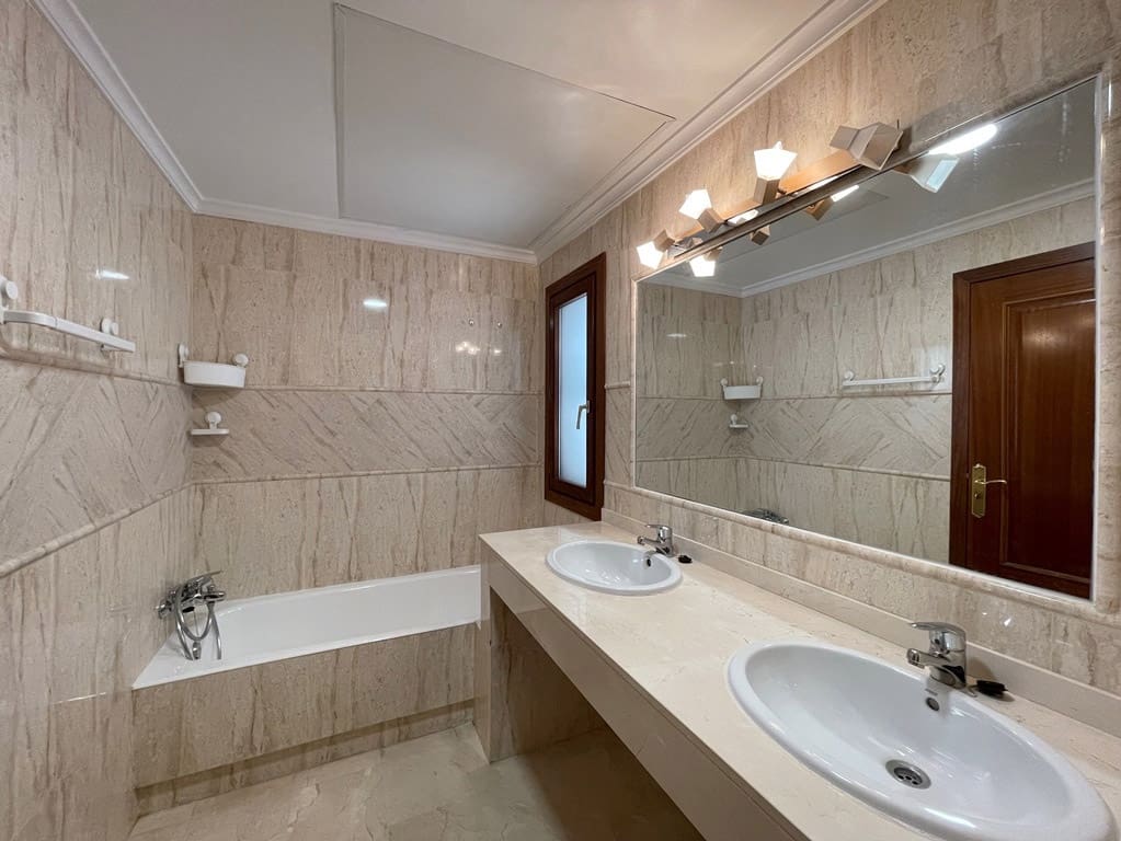 4 soveværelse Villa til salg i Cala Mayor med garage - € 1.055.000 (Ref: 7472307)