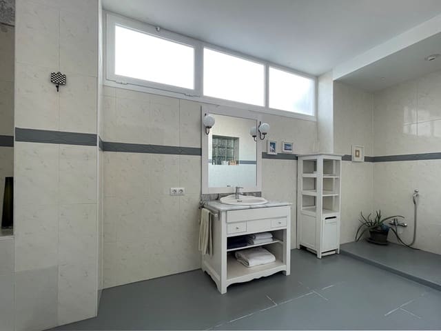 Appartement de 3 chambres à louer à Santa Catalina, Palma de Mallorca - 1 800 € (Ref: 8153949)