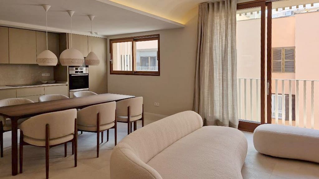 2 bedroom Apartment for sale in Palma de Mallorca with pool - € 670,000 (Ref: 8353024)