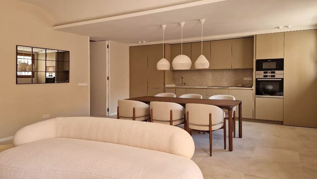 2 bedroom Apartment for sale in Palma de Mallorca with pool - € 670,000 (Ref: 8353024)