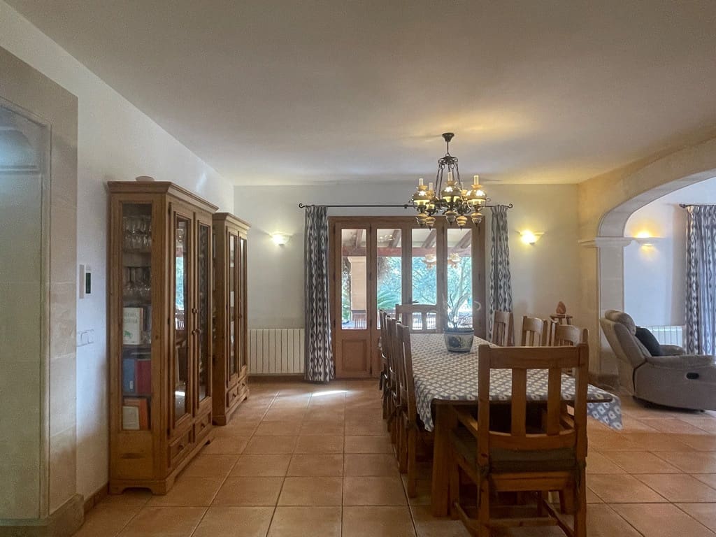 4 sypialnia Willa na sprzedaż w Llucmajor z basenem garażem - 1 300 000 € (Ref: 8987771)