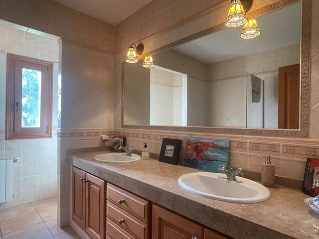 4 bedroom Villa for sale in Llucmajor with pool garage - € 1,300,000 (Ref: 8987771)