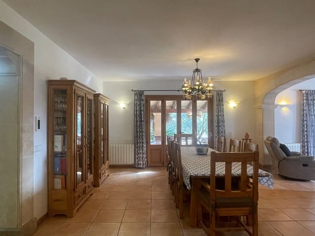 4 soverom Villa til salgs i Llucmajor med svømmebasseng garasje - € 1 300 000 (Ref: 8987771)