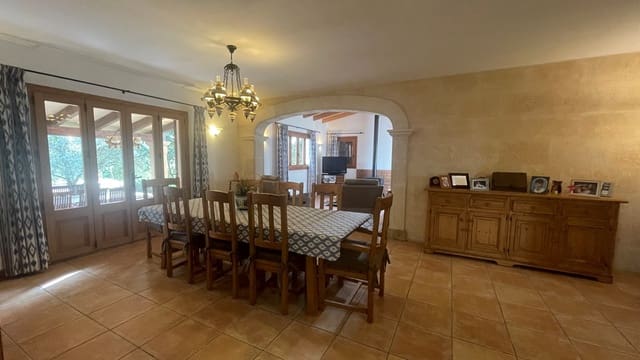 4 soverom Villa til salgs i Llucmajor med svømmebasseng garasje - € 1 300 000 (Ref: 8987771)