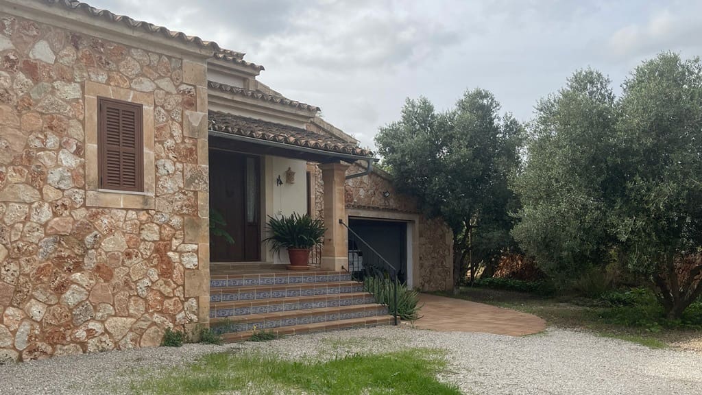 4 slaapkamer Villa te koop in Llucmajor met zwembad garage - € 1.300.000 (Ref: 8987771)