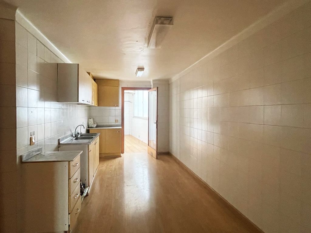 3 bedroom Apartment for sale in Palma de Mallorca - € 430,000 (Ref: 9033436)