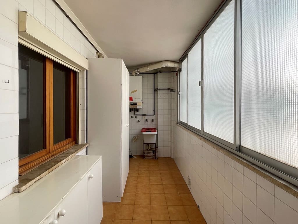 3 bedroom Apartment for sale in Palma de Mallorca - € 430,000 (Ref: 9033436)