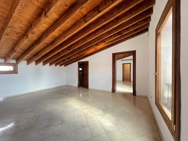 3 bedroom Apartment for rent in La Llotja - Born, Palma de Mallorca - € 2,150 (Ref: 9293976)