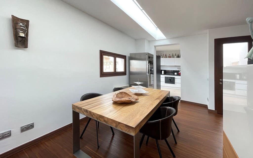 2 bedroom Apartment for sale in Palma de Mallorca - € 2,600,000 (Ref: 9360487)