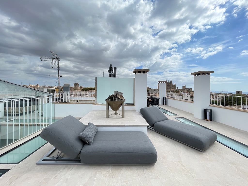 2 bedroom Apartment for sale in Palma de Mallorca - € 2,600,000 (Ref: 9360487)