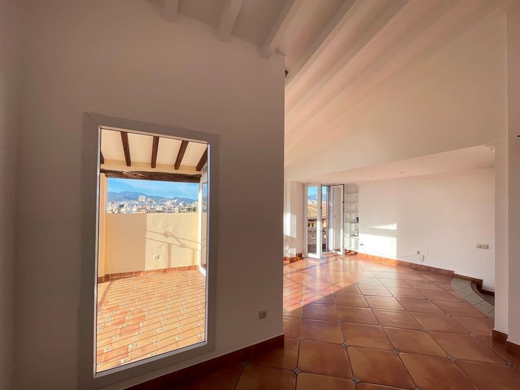 1 bedroom Apartment for rent in Palma de Mallorca with garage - € 2,100 (Ref: 9492762)