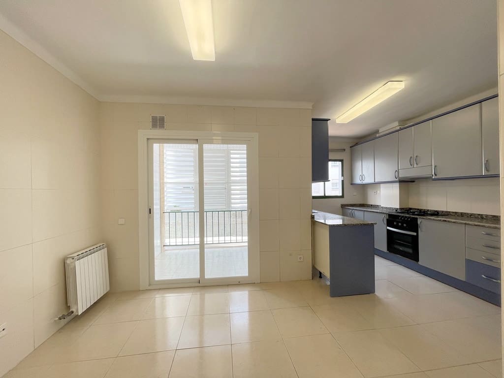 4 slaapkamer Appartement te huur in Palma de Mallorca met garage - € 2.000 (Ref: 9517897)