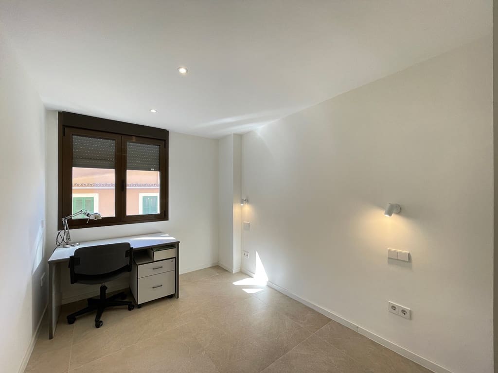 3 bedroom Apartment for rent in Palma de Mallorca - € 1,700 (Ref: 9606728)