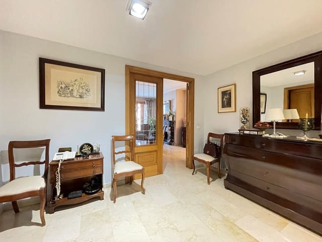 Appartement de 3 chambres à louer à La Llotja - Born, Palma de Mallorca avec garage - 2 500 € (Ref: 9671260)