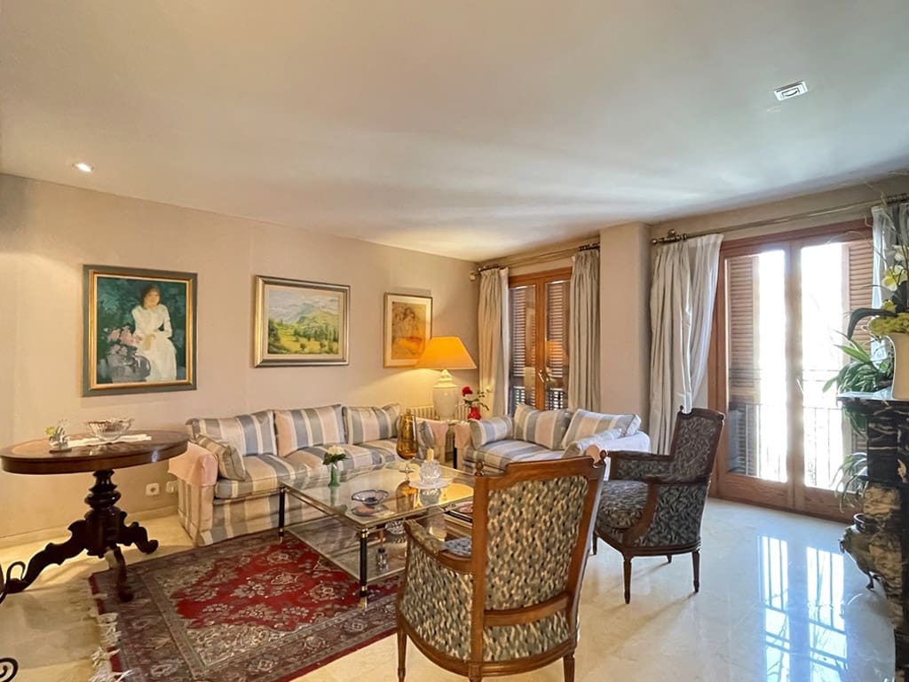 Appartement de 3 chambres à louer à Palma de Mallorca avec garage - 2 500 € (Ref: 9671260)