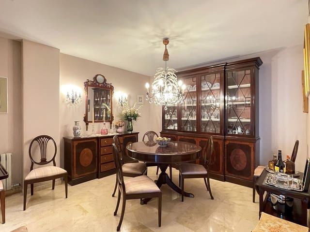 Appartement de 3 chambres à louer à La Llotja - Born, Palma de Mallorca avec garage - 2 500 € (Ref: 9671260)