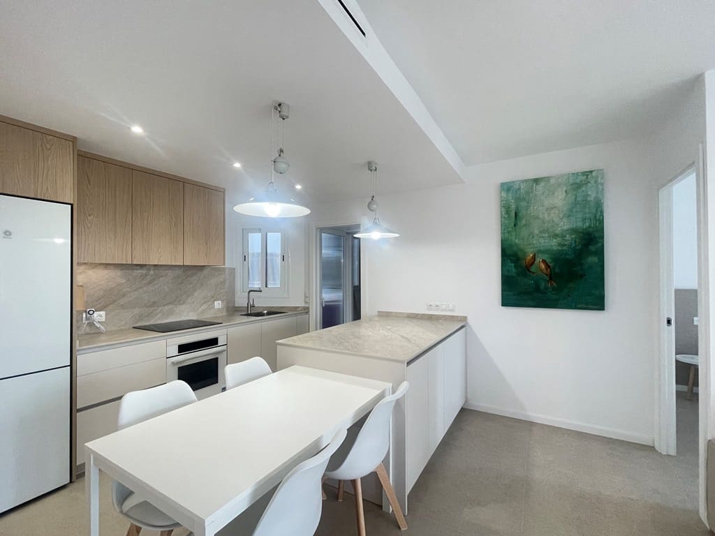2 soveværelse Lejlighed til leje i Palma de Mallorca - € 1.700 (Ref: 9819705)