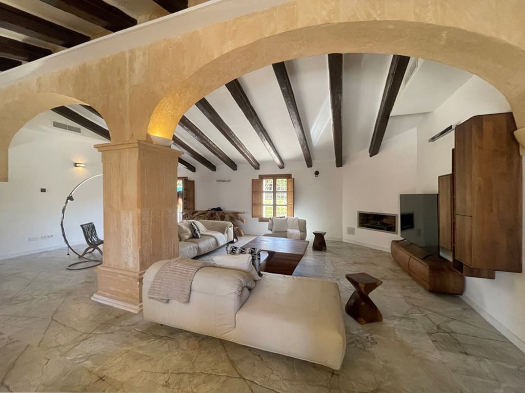 5 bedroom Villa for sale in Santa Eugenia with pool garage - € 3,900,000 (Ref: 9918901)