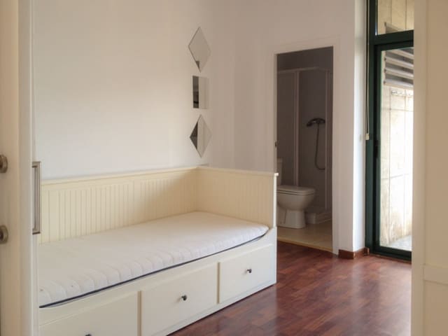 2 soverom Leilighet til salgs i El Terreno, Palma de Mallorca med garasje - € 370 000 (Ref: 9946739)
