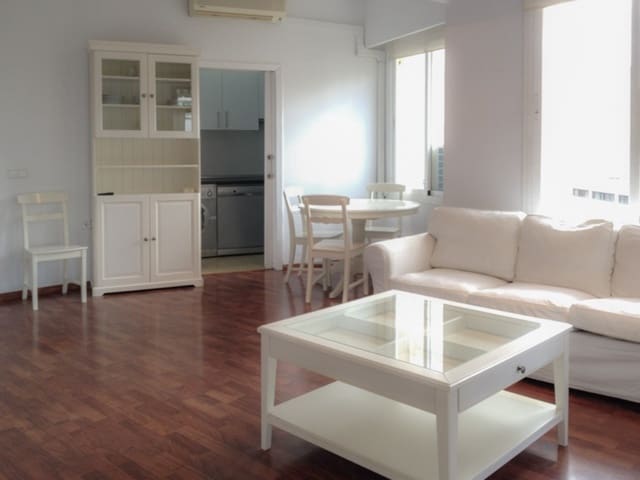 2 soverom Leilighet til salgs i El Terreno, Palma de Mallorca med garasje - € 370 000 (Ref: 9946739)
