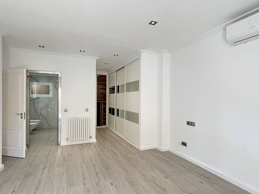 4 bedroom Apartment for rent in Palma de Mallorca with garage - € 4,000 (Ref: 9946740)