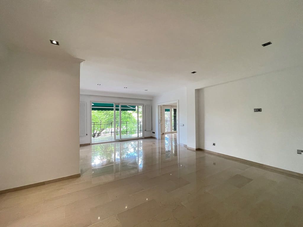 4 bedroom Apartment for rent in Palma de Mallorca with garage - € 4,000 (Ref: 9946740)
