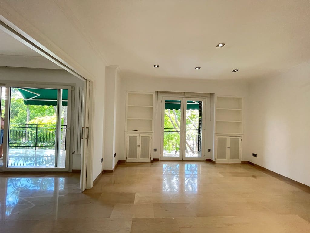 4 bedroom Apartment for rent in Palma de Mallorca with garage - € 4,000 (Ref: 9946740)