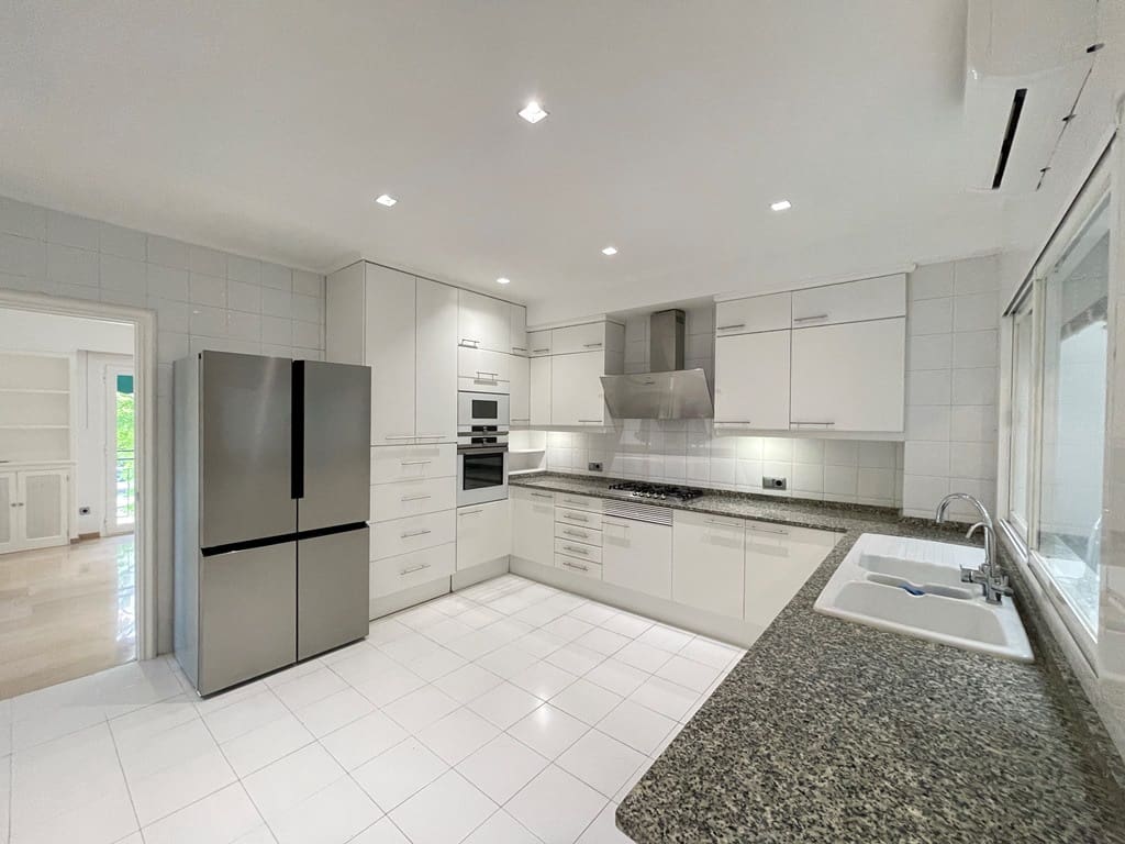 4 bedroom Apartment for rent in Palma de Mallorca with garage - € 4,000 (Ref: 9946740)