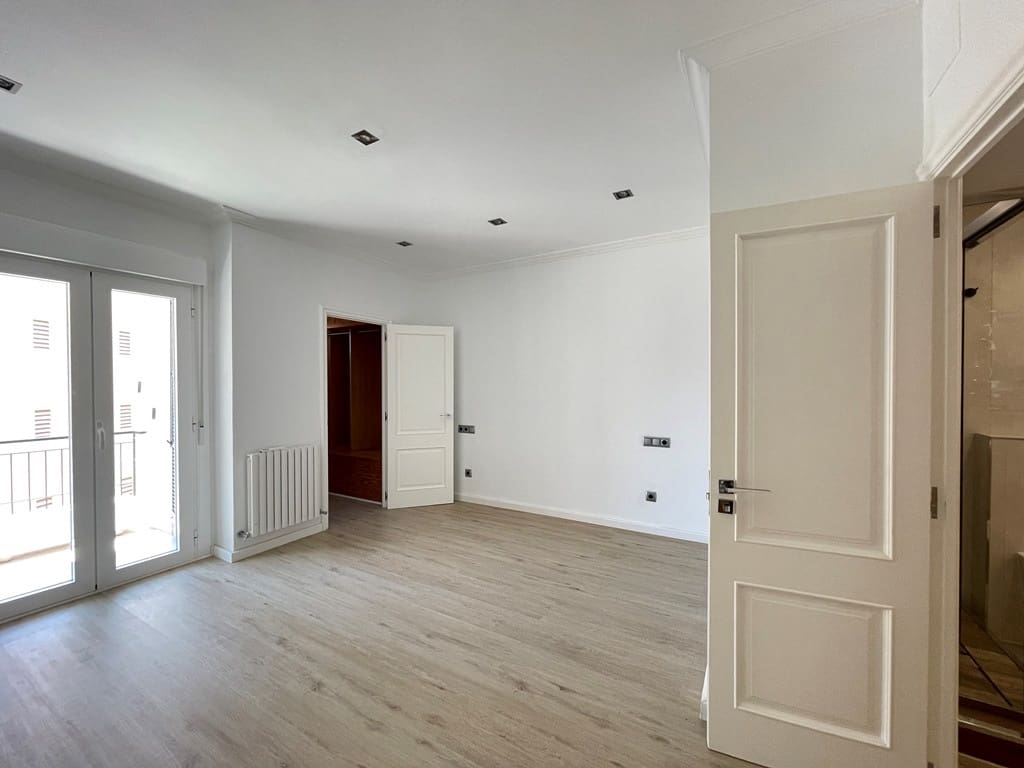 4 bedroom Apartment for rent in Palma de Mallorca with garage - € 4,000 (Ref: 9946740)
