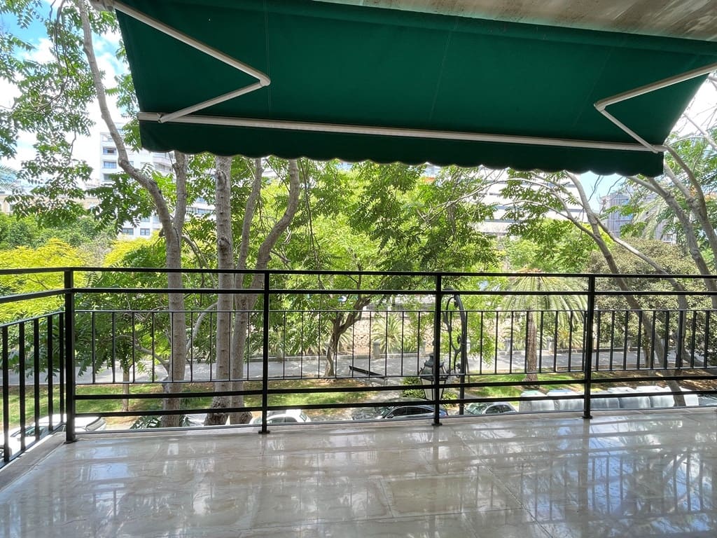 4 bedroom Apartment for rent in Palma de Mallorca with garage - € 4,000 (Ref: 9946740)