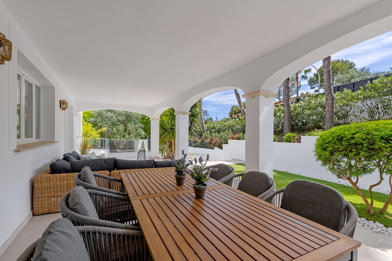 4 sypialnia Willa na sprzedaż w Santa Ponsa z basenem garażem - 2 725 000 € (Ref: 10046012)