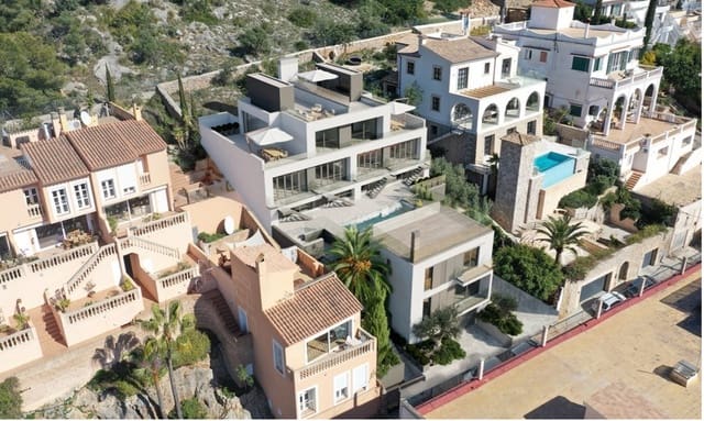 2 makuuhuone Huvila myytävänä paikassa Genova, Palma de Mallorca mukana uima-altaan 
autotalli - 1 050 000 € (Ref: 10046028)