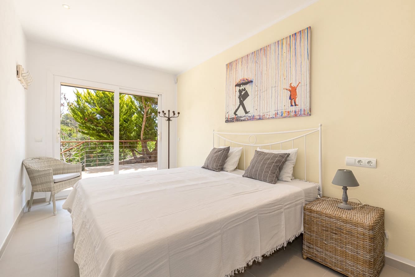 4 bedroom Villa for sale in Cala Mandia with pool - € 2,750,000 (Ref: 10046030)